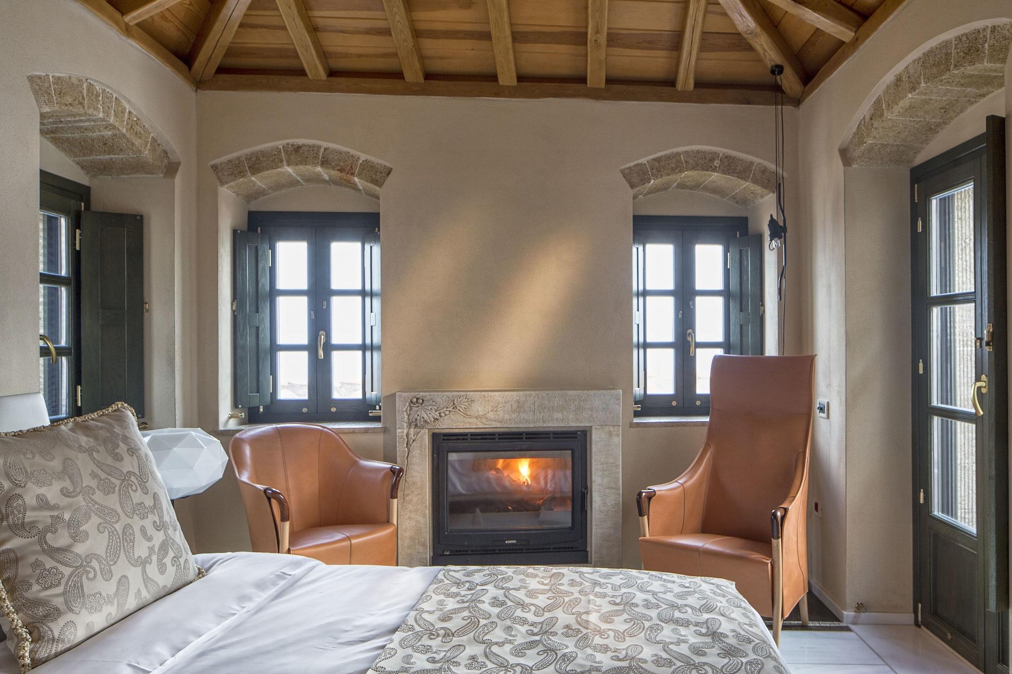 מונמבאסיה Moni Emvasis Luxury Suites מראה חיצוני תמונה