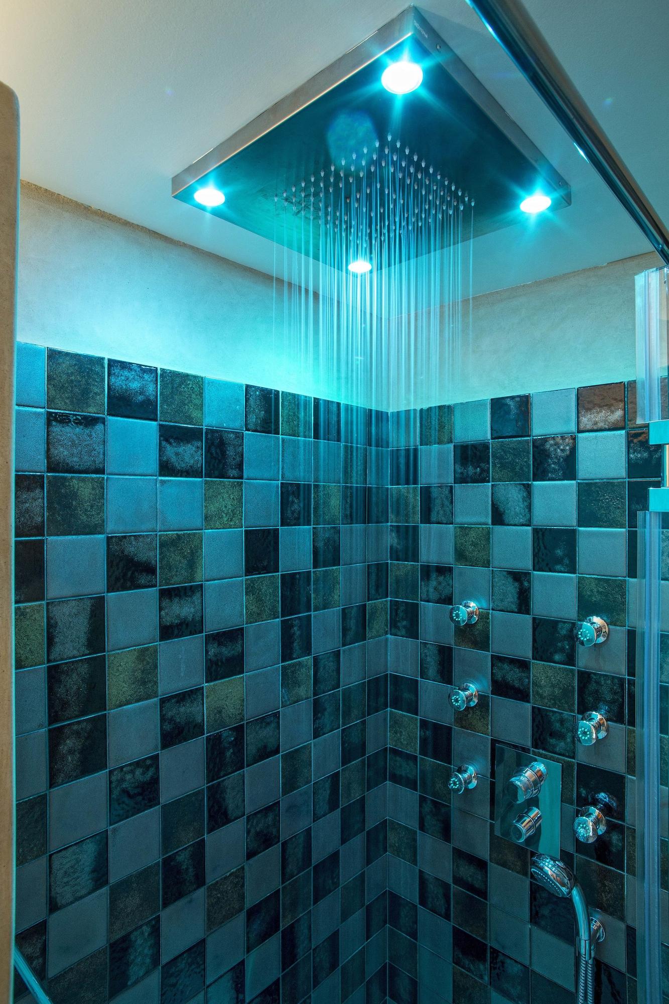 מונמבאסיה Moni Emvasis Luxury Suites מראה חיצוני תמונה