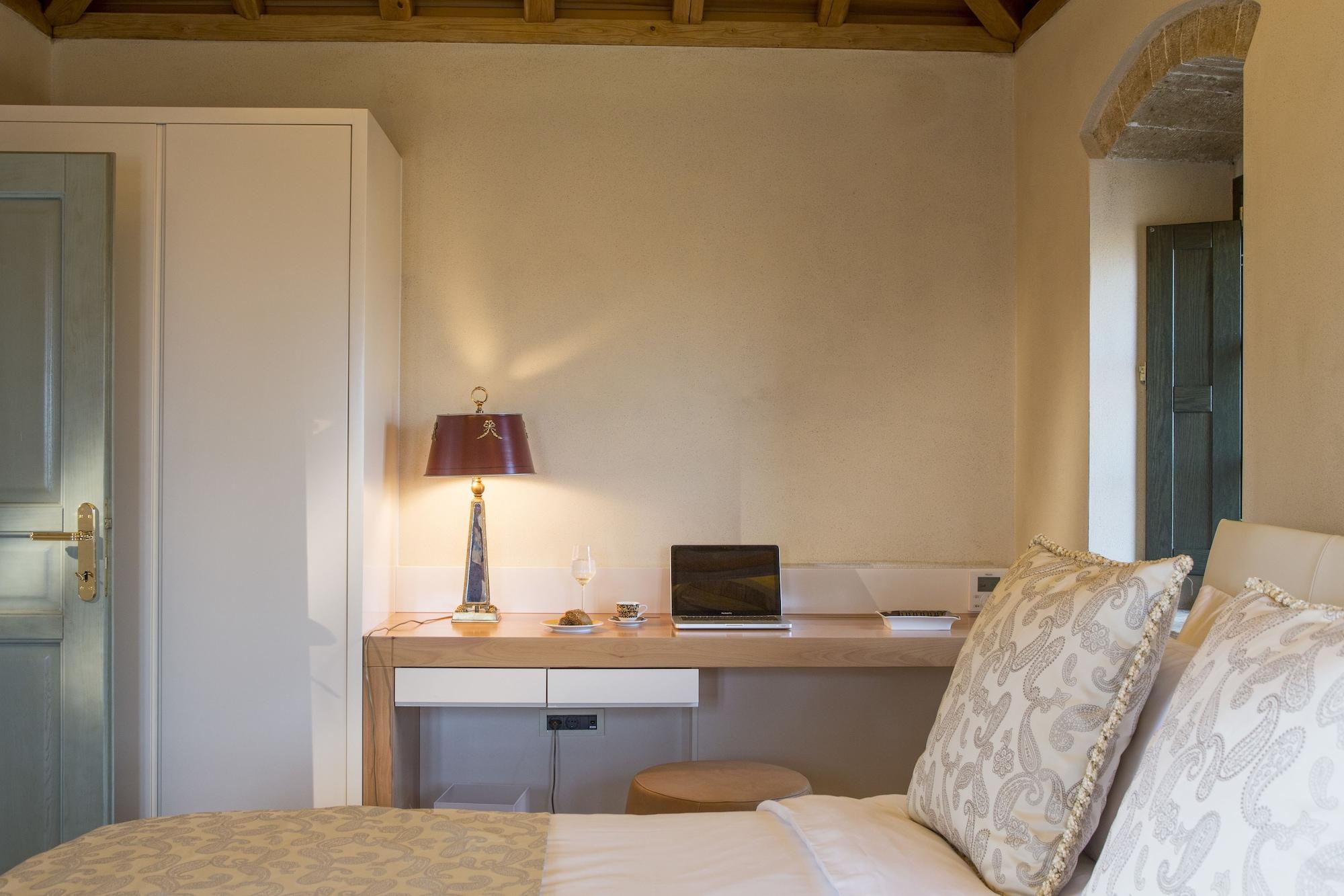 מונמבאסיה Moni Emvasis Luxury Suites מראה חיצוני תמונה