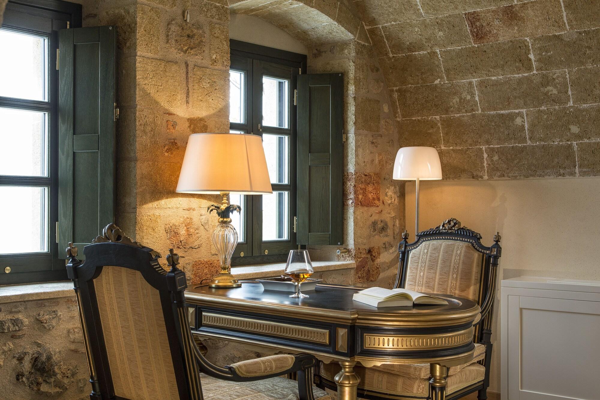 מונמבאסיה Moni Emvasis Luxury Suites מראה חיצוני תמונה