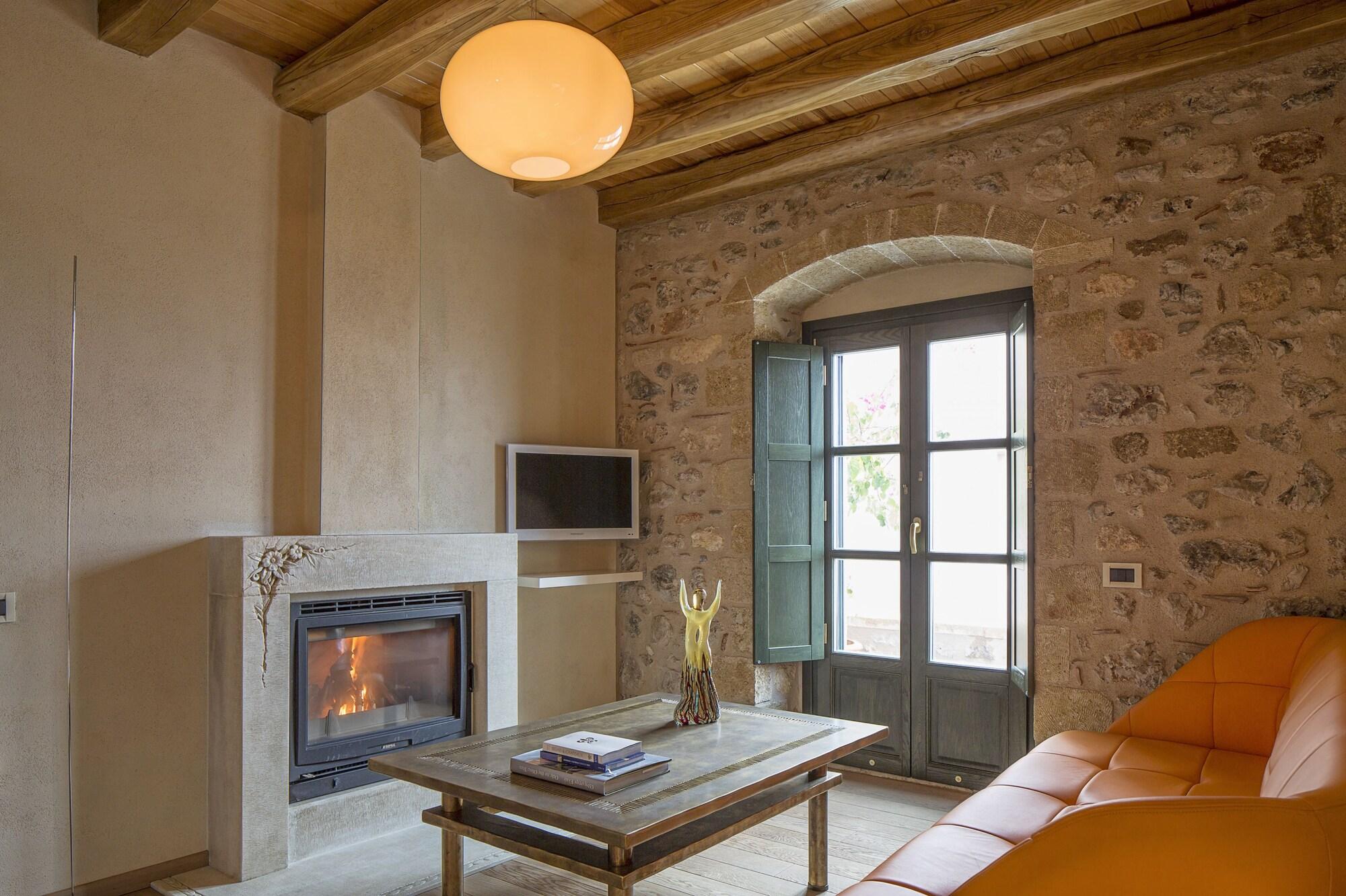 מונמבאסיה Moni Emvasis Luxury Suites מראה חיצוני תמונה