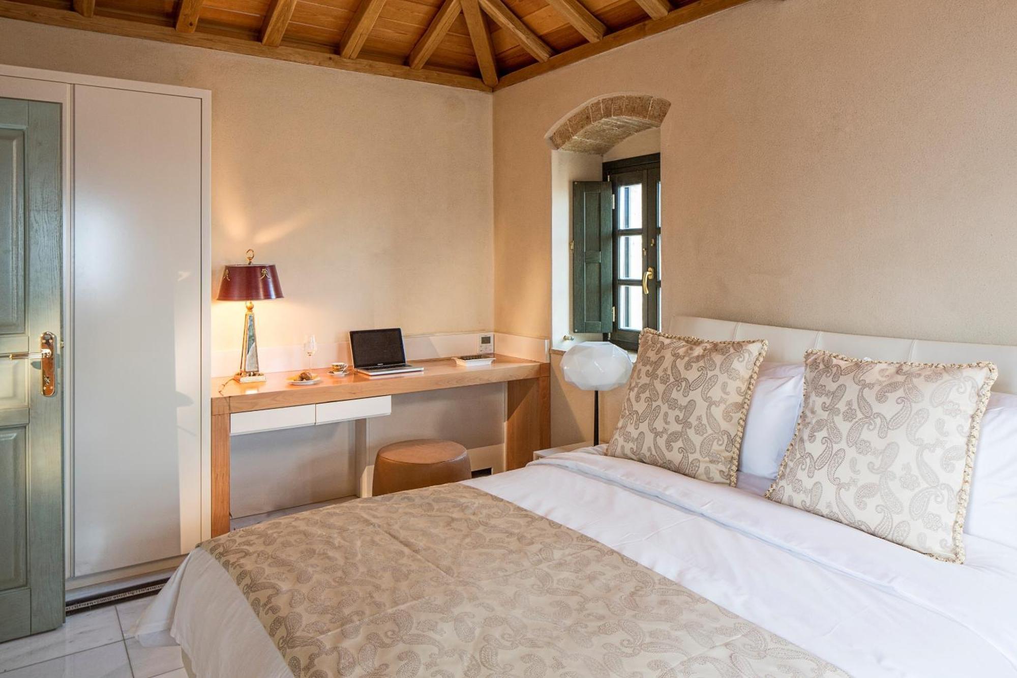 מונמבאסיה Moni Emvasis Luxury Suites מראה חיצוני תמונה