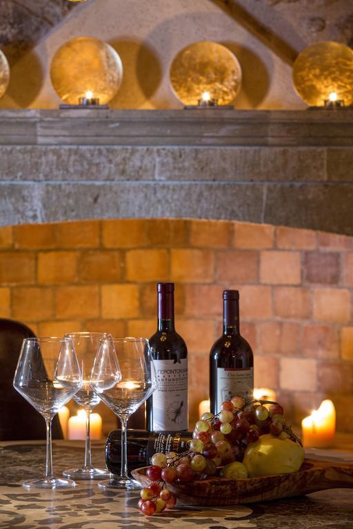 מונמבאסיה Moni Emvasis Luxury Suites מראה חיצוני תמונה