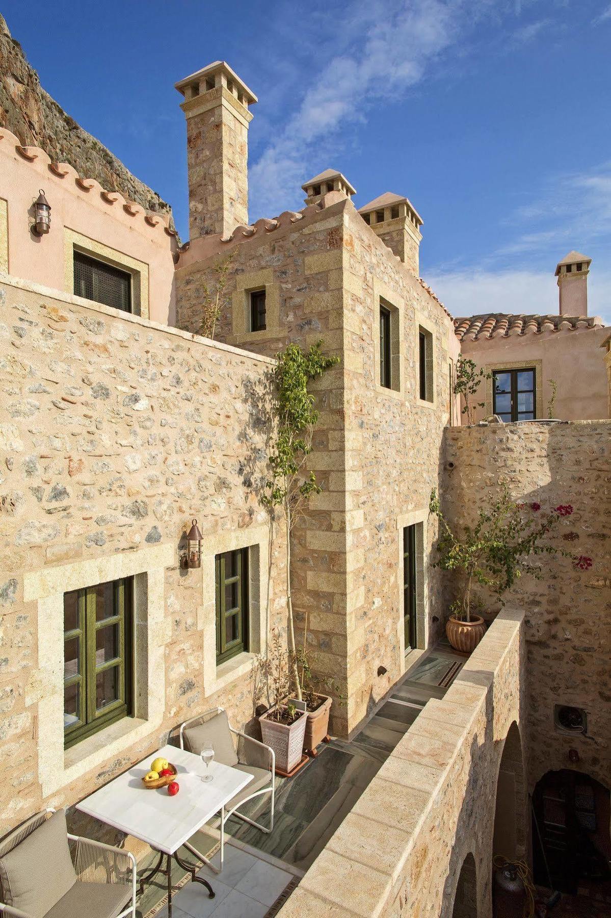 מונמבאסיה Moni Emvasis Luxury Suites מראה חיצוני תמונה